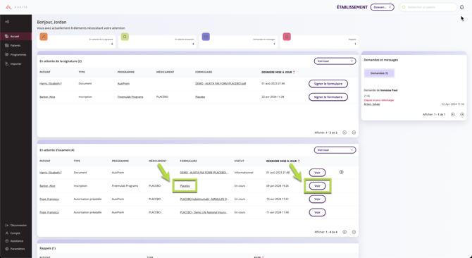 La section "En attente de révision" indique où cliquer pour visualiser un formulaire. 